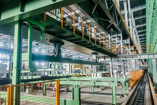 矿源智造 全自动钢管移送起重机在矿山与建筑设备仓储中的应用与优势